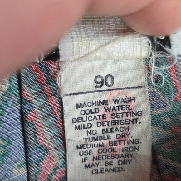 1970s Vintage Paisley Tapestry Red Blue Pleated Midi Skirt Made in USA Size 8 - Picture 6 of 10